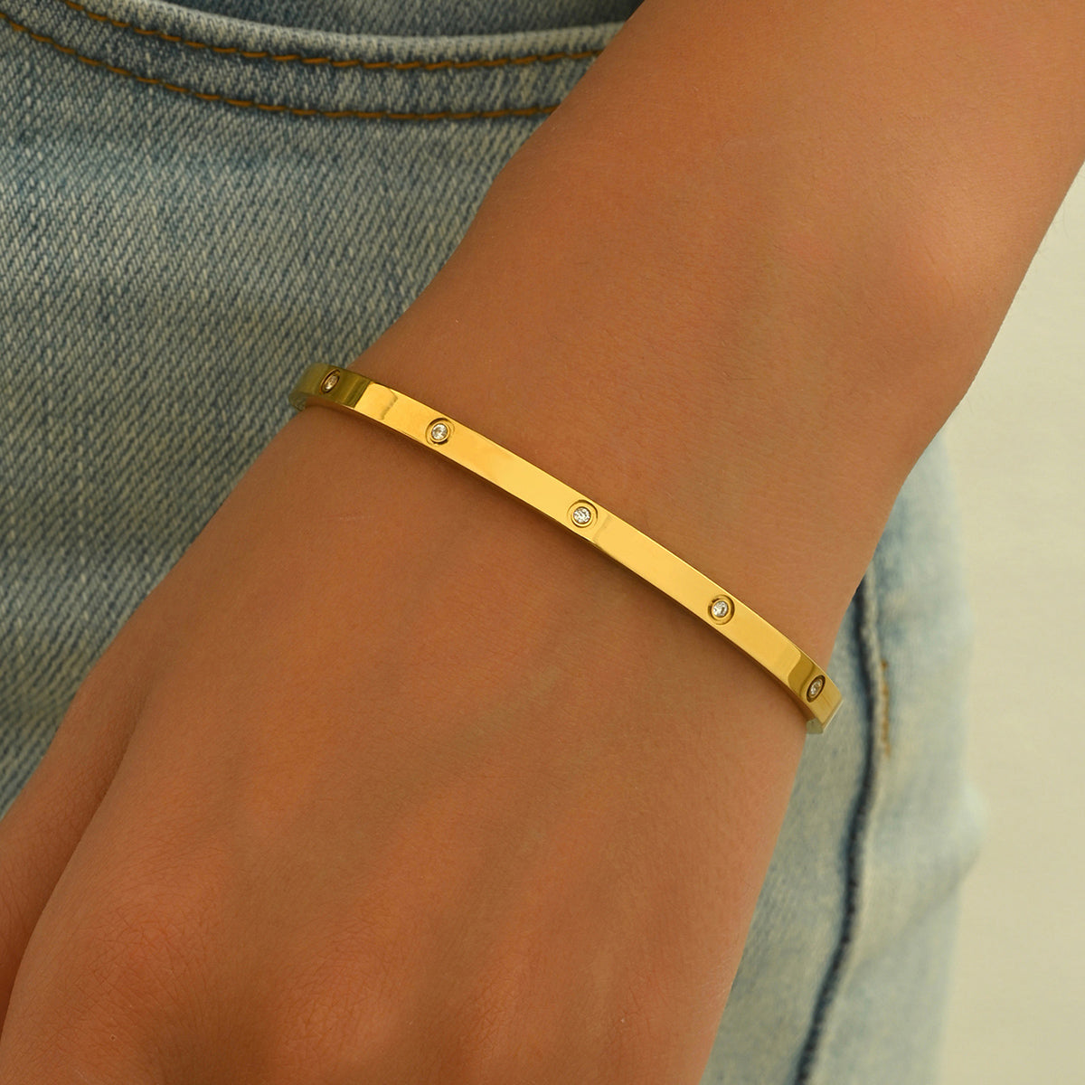Lxalry 18K Gold Plated Stainless Steel Minimalist Bracelet, Hypoallergenic Circle Rhinestone Jewelry, Secure Inlay Tarnish-Free Design, Skin-Safe Luxury Gift for Her, Golden Hour Glow, Everyday Wear Accessories