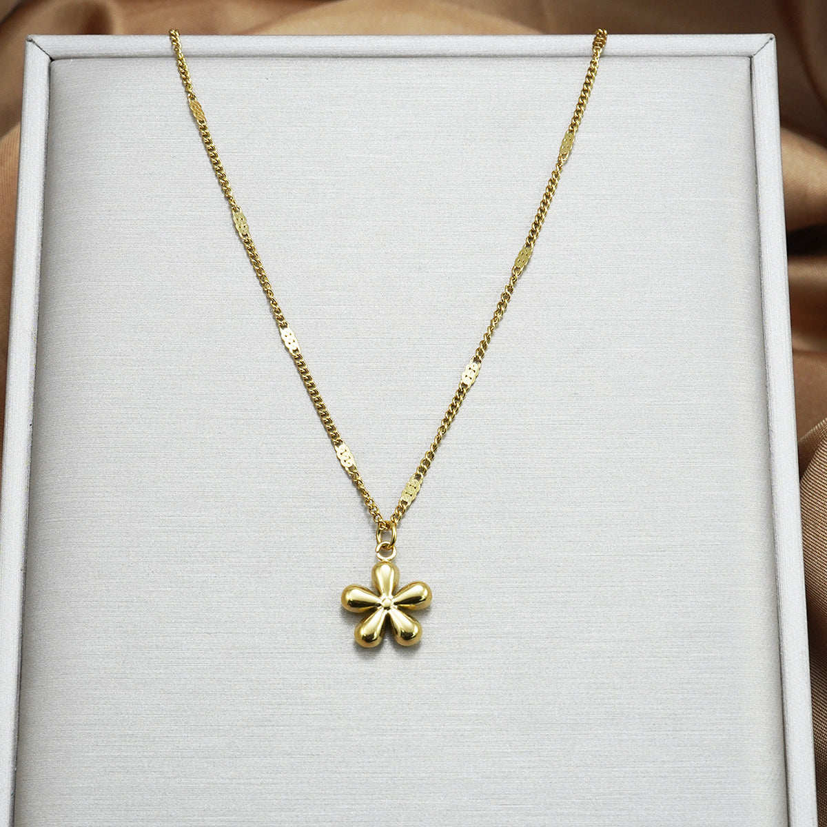 Lxalry 18K Gold Plated 5-Petal Floral Mirror Jewelry Set, Hypoallergenic Skin-Safe Necklace & Stud Earrings for Daily/Date Night, Never-Fade Adjustable Luxury Gift