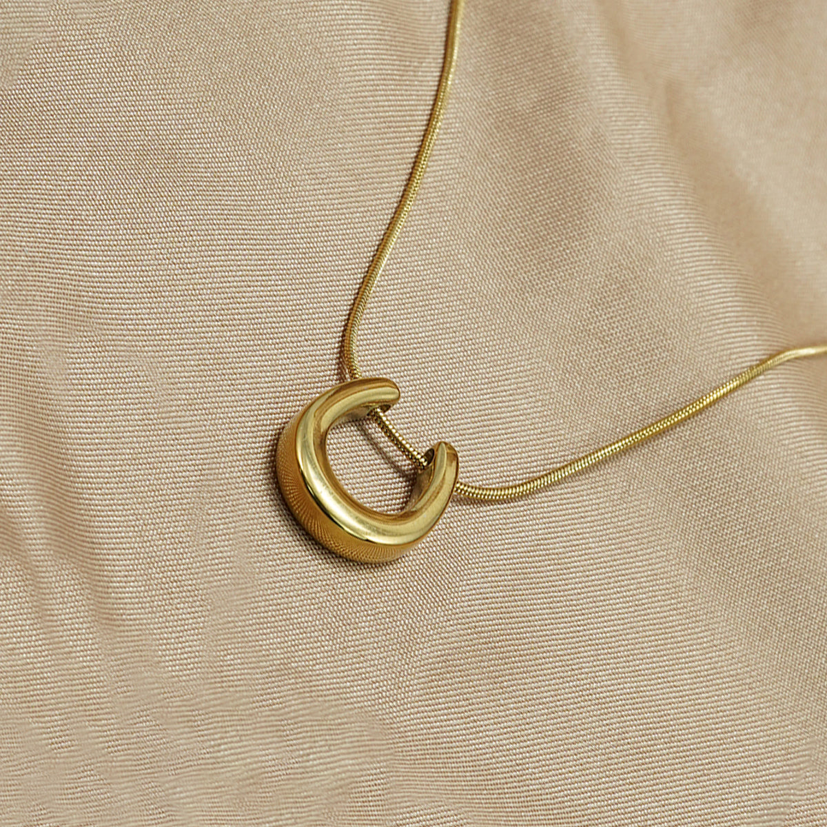 Lxalry 18K Gold-Plated Stainless Steel Necklace - Modern Minimalist Hypoallergenic Jewelry, Tarnish-Free Skin-Safe Gift for Women/Wife/Mom, Everyday & Special Occasion Luxury