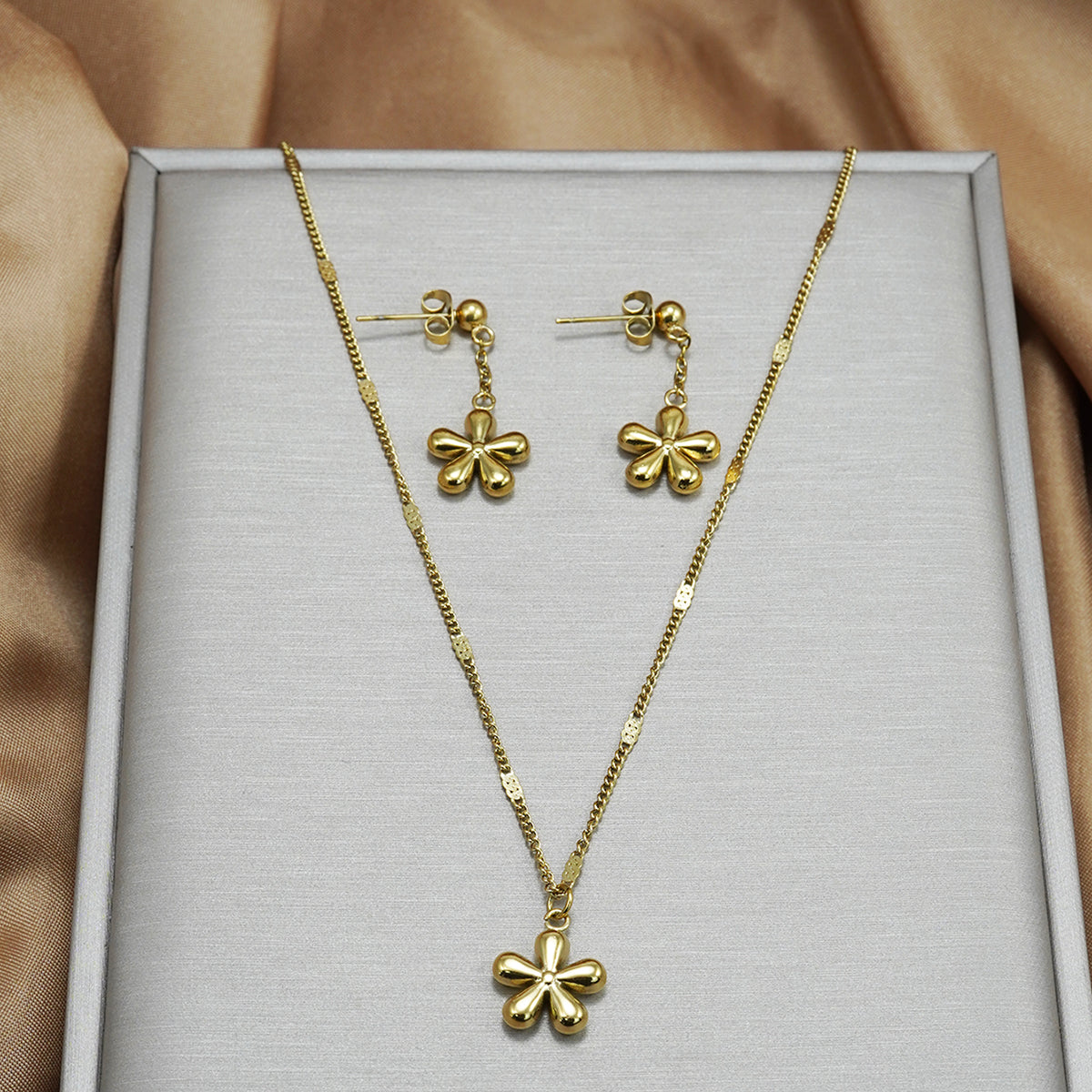 Lxalry 18K Gold Plated 5-Petal Floral Mirror Jewelry Set, Hypoallergenic Skin-Safe Necklace & Stud Earrings for Daily/Date Night, Never-Fade Adjustable Luxury Gift