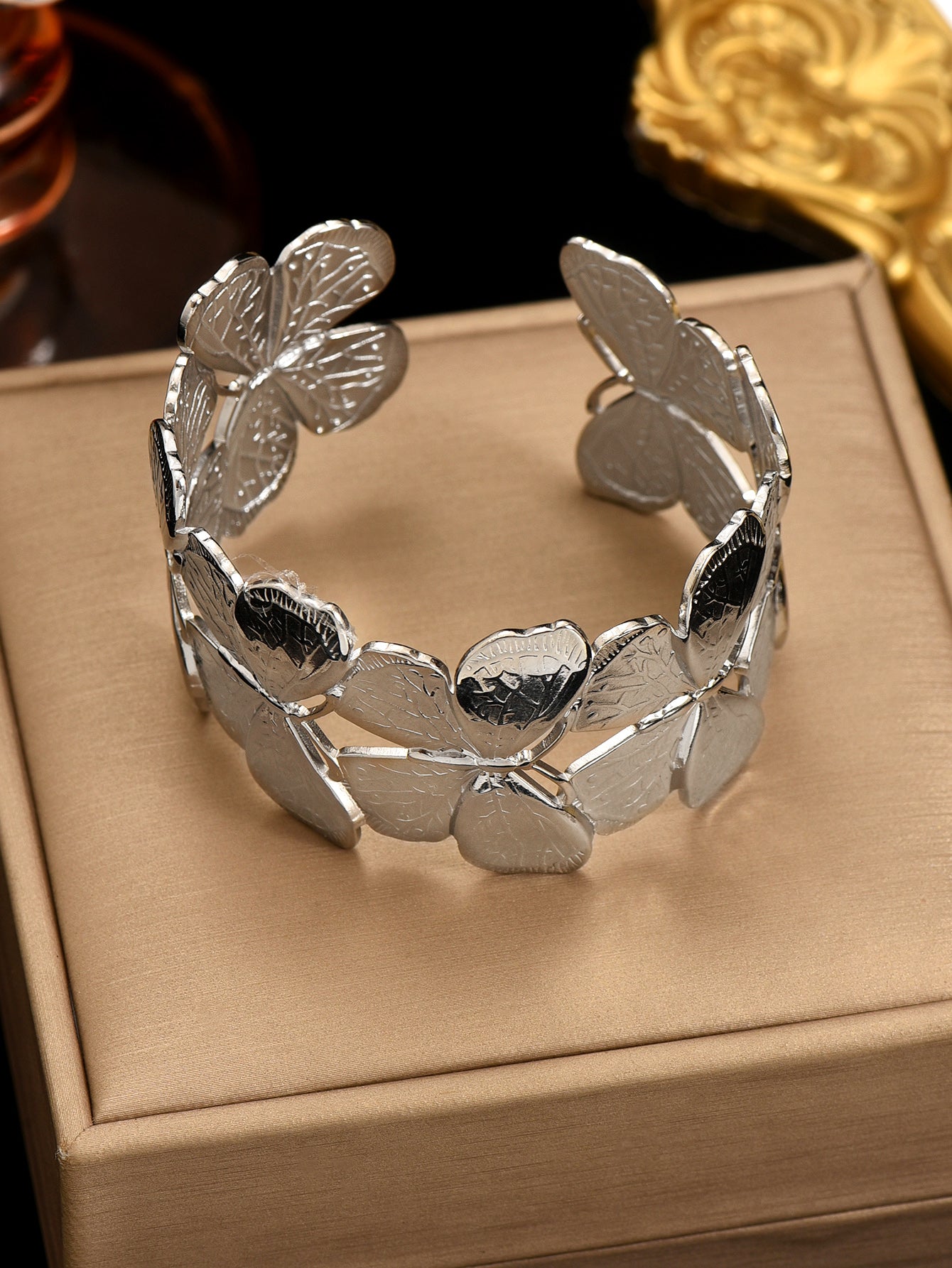 Lxalry Platinum Plated Stainless Steel Floral Carved Mirror Bracelet, Hypoallergenic Skin-Safe Jewelry with Artisan Polish, Never-Tarnish Luxury Gift for Women’s Daily & Evening Wear