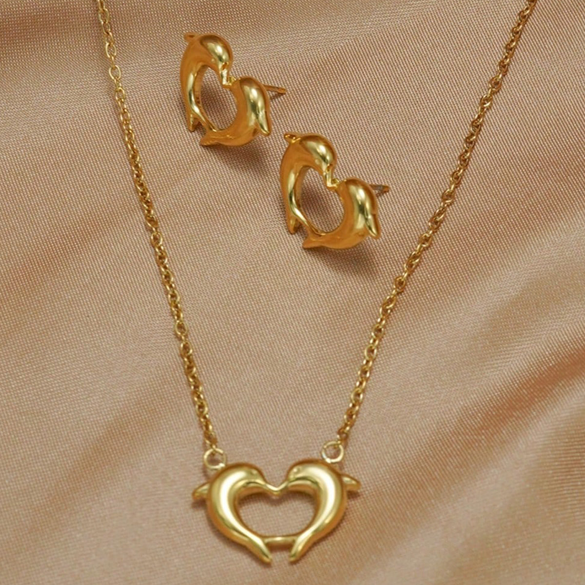 Lxalry 18K Gold Plated Heart Dolphins Mirror Jewelry Set, Hypoallergenic Skin-Safe Necklace & Stud Earrings for Couple's Gift/Daily Wear, Never-Fade Adjustable Luxury with Precision-Cast Symmetry