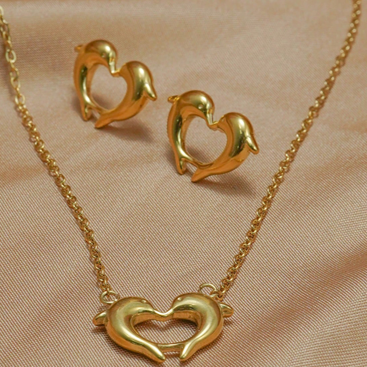 Lxalry 18K Gold Plated Heart Dolphins Mirror Jewelry Set, Hypoallergenic Skin-Safe Necklace & Stud Earrings for Couple's Gift/Daily Wear, Never-Fade Adjustable Luxury with Precision-Cast Symmetry