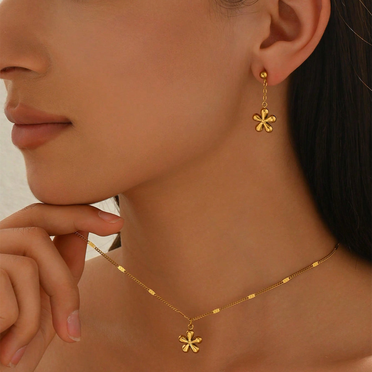 Lxalry 18K Gold Plated Floral Carved Mirror Jewelry Set, Hypoallergenic Skin-Safe Necklace & Earrings for Daily/Evening, Never-Fade Luxury Gift with Precision-Cast Petals