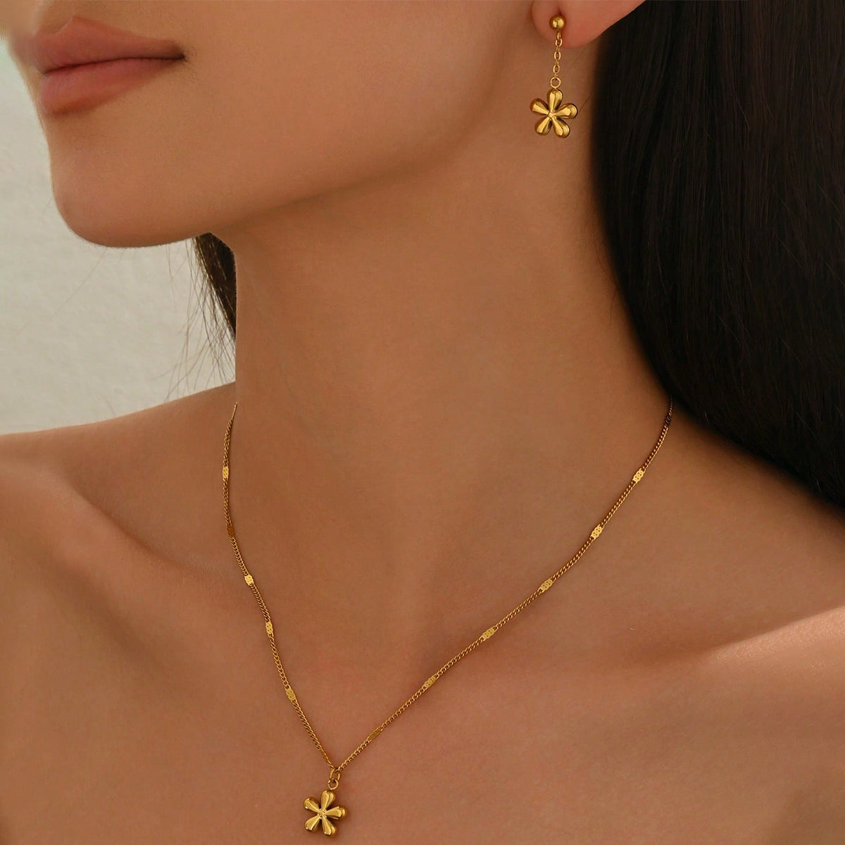 Lxalry 18K Gold Plated Floral Carved Mirror Jewelry Set, Hypoallergenic Skin-Safe Necklace & Earrings for Daily/Evening, Never-Fade Luxury Gift with Precision-Cast Petals