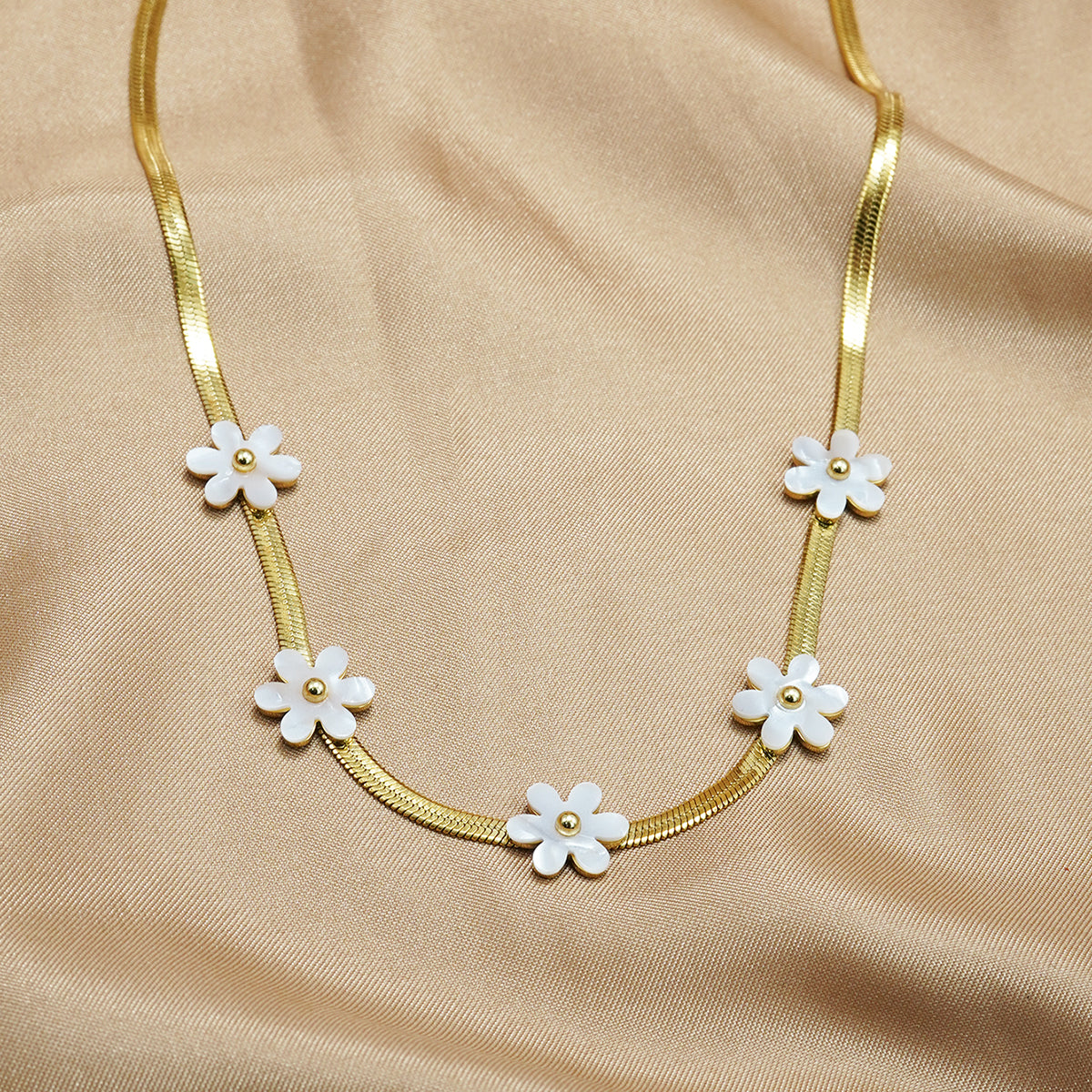 Lxalry 18K Gold-Plated Bohemian Floral Necklace features delicate white blossom charms on hypoallergenic stainless steel. Skin-safe, tarnish-free jewelry for women/wife/mom – perfect for festive occasions & everyday boho elegance