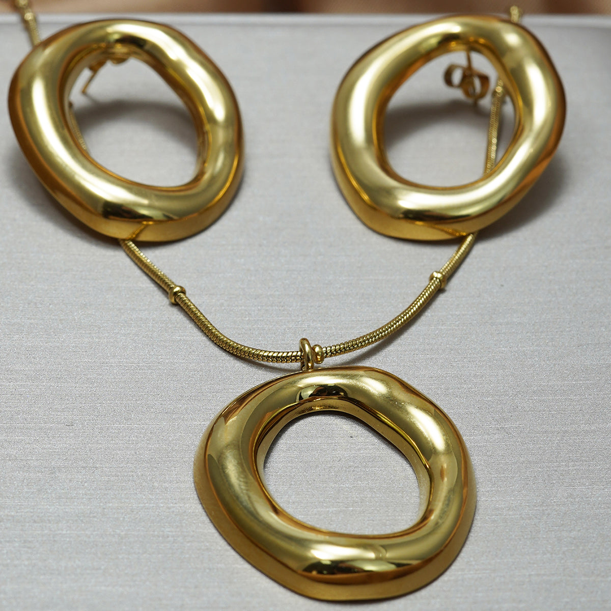 Lxalry 18K Gold Plated Mirror Polish Jewelry Set, Hypoallergenic Skin-Safe Necklace & Earrings for Daily/Evening, Never-Fade Adjustable Organic Round Design with Precision-Cast Symmetry