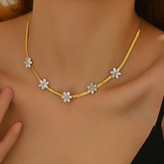 Lxalry 18K Gold-Plated Bohemian Floral Necklace features delicate white blossom charms on hypoallergenic stainless steel. Skin-safe, tarnish-free jewelry for women/wife/mom – perfect for festive occasions & everyday boho elegance